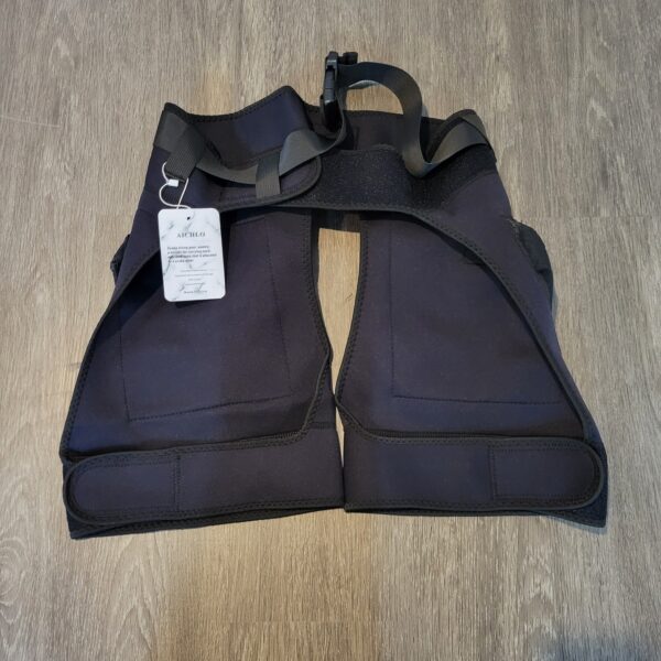 AICHLO Scuba diving gear, namely, a holster for carrying hand-operated tools that is attached to a scuba diver