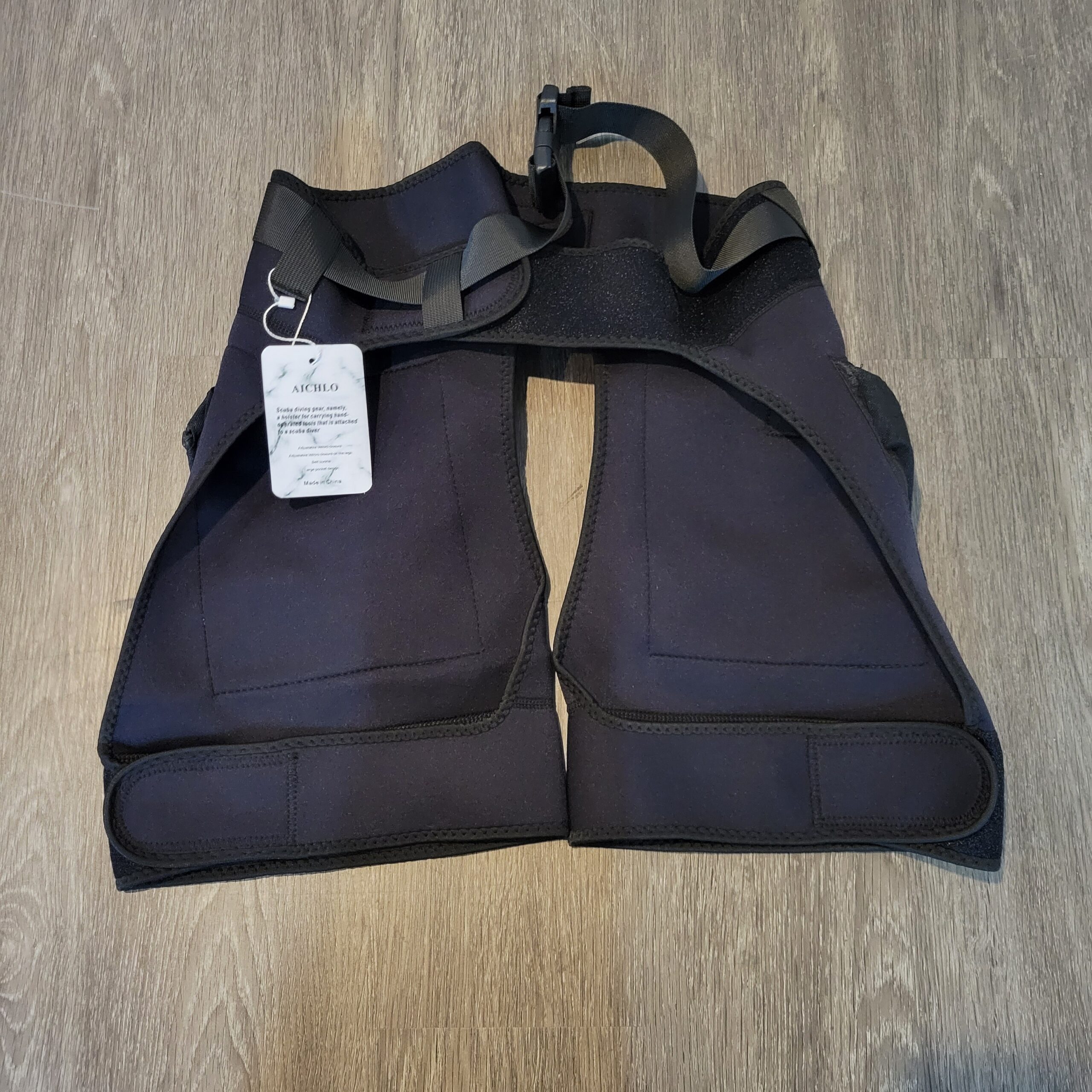 AICHLO Scuba diving gear, namely, a holster for carrying hand-operated tools that is attached to a scuba diver AICHLO Scuba diving gear, namely, a holster for carrying hand-operated tools that is attached to a scuba diver